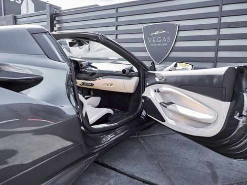 Used 2022 Ferrari F8 Tributo image 38