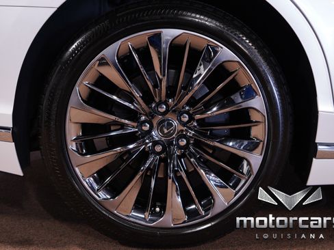 Used 2020 Lexus LS 500 w/ Accessory Package (Z2) image 22