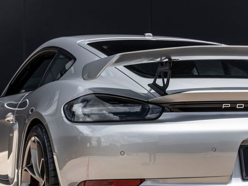 Used 2020 Porsche 718 Cayman GT4 RWD image 13