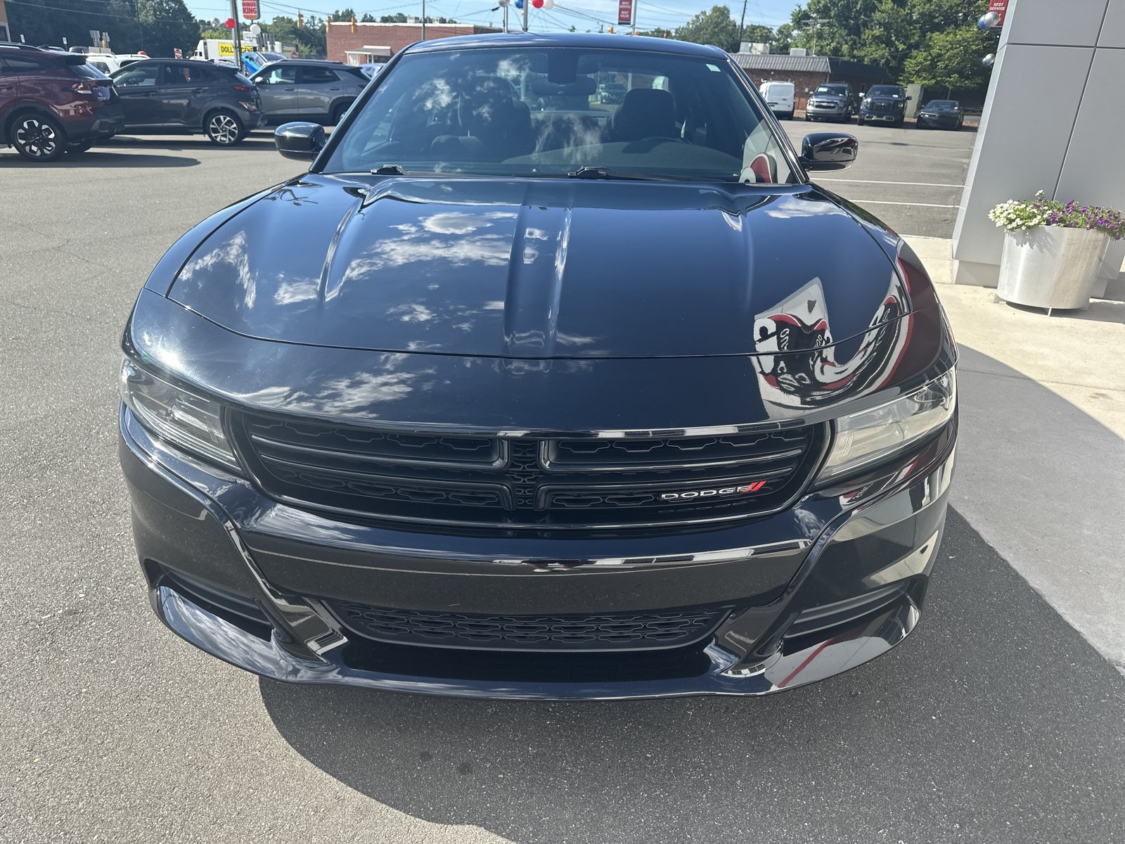 Used 2022 Dodge Charger SXT w/ Blacktop Package RWD image 3