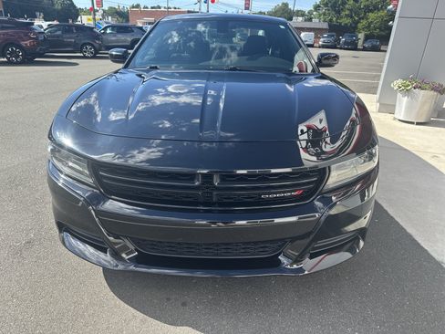 Used 2022 Dodge Charger SXT w/ Blacktop Package RWD image 3