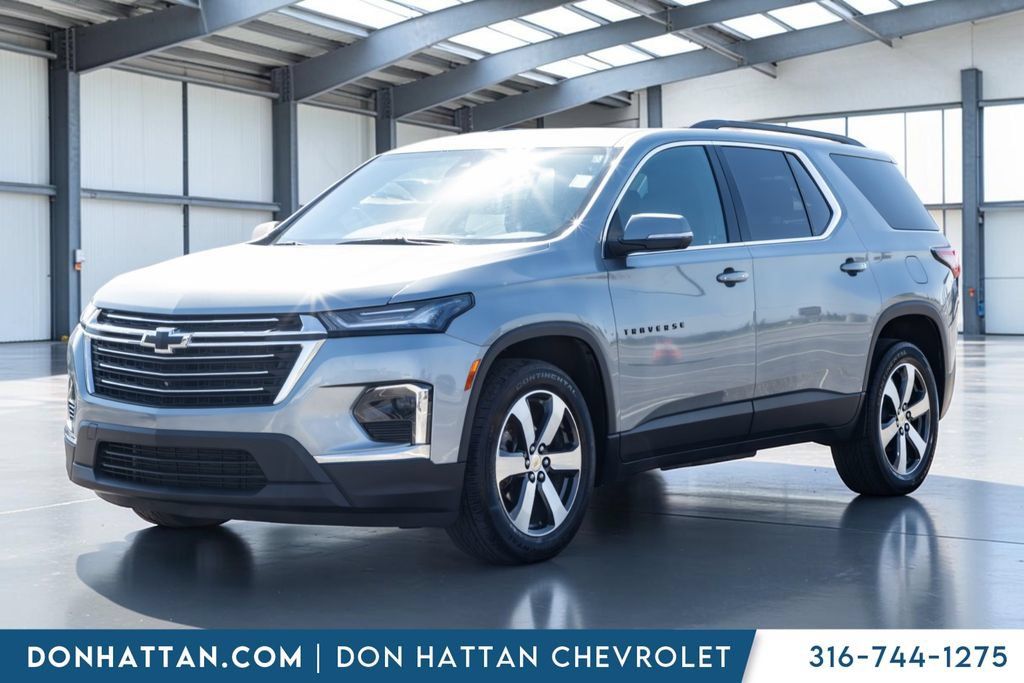Used 2023 Chevrolet Traverse LT w/ LT Premium Package AWD/4WD image 1