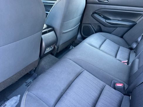 Used 2023 Nissan Altima 2.5 SV image 4