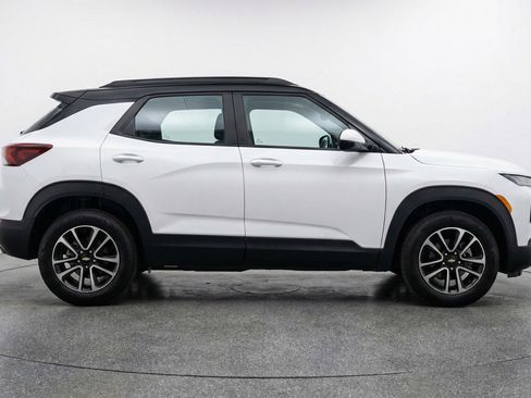 Used 2025 Chevrolet TrailBlazer LT FWD image 11