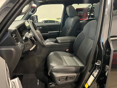 Used 2026 Lexus GX 550 w/ Cold Area Package image 9