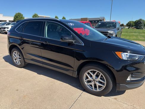 Used 2024 Ford Edge SEL w/ Convenience Package AWD/4WD image 3