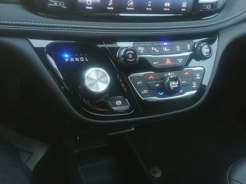 Used 2025 Chrysler Pacifica Select image 27