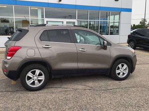 Certified 2020 Chevrolet Trax LT w/ LT Convenience Package FWD image 9