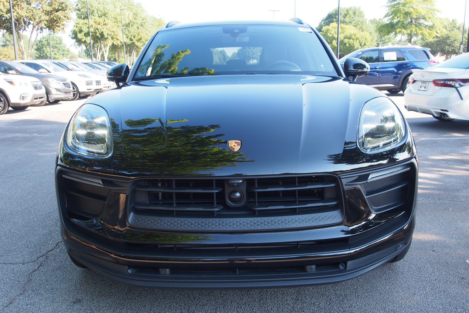 Used 2023 Porsche Macan AWD/4WD image 2