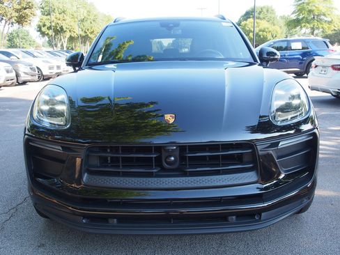 Used 2023 Porsche Macan AWD/4WD image 2
