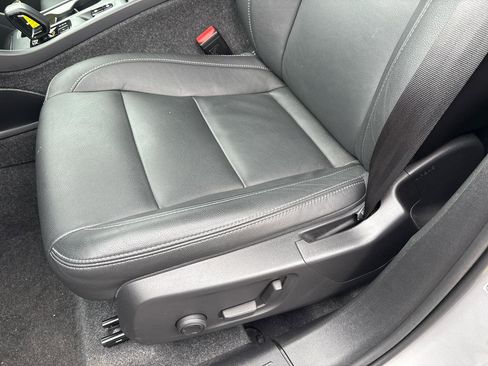 Used 2025 Volvo XC40 B5 Core image 7