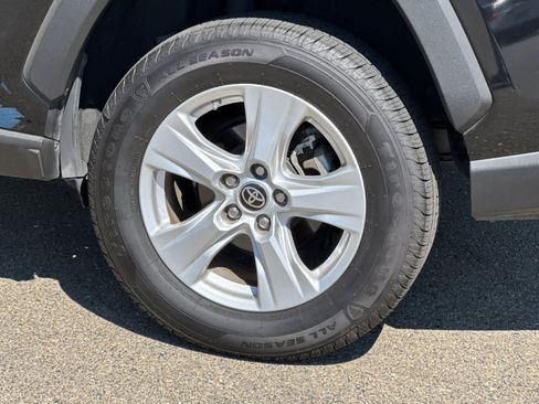 Used 2021 Toyota RAV4 LE AWD/4WD image 25