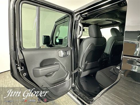 New 2025 Jeep Gladiator Mojave w/ Safety Group image 14