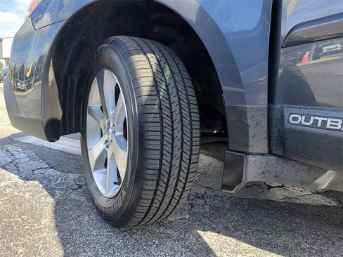Used 2014 Subaru Outback 2.5i Limited image 32