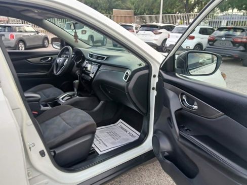 Used 2016 Nissan Rogue S w/ Appearance Package FWD image 10