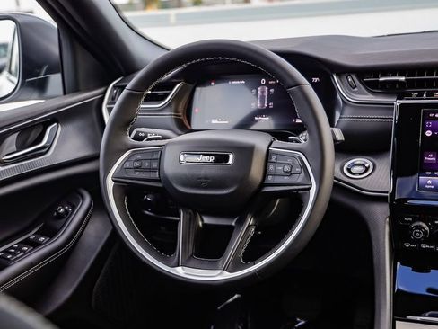 New 2025 Jeep Grand Cherokee Laredo X w/ Luxury Tech Group I image 16