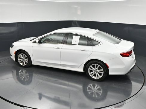 Used 2017 Chrysler 200 Limited Platinum w/ Comfort & Convenience Group FWD image 26