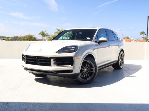 Certified 2025 Porsche Cayenne AWD/4WD image 1
