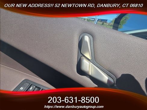Used 2023 BMW iX xDrive50 w/ Sport Package AWD/4WD image 23