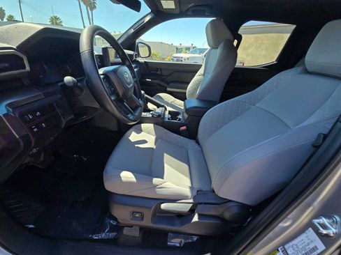 Used 2025 Toyota Tacoma SR5 AWD/4WD image 21