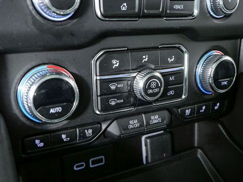 Used 2023 GMC Yukon SLT RWD image 16