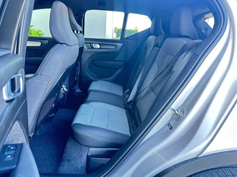 Used 2024 Volvo XC40 B5 Core image 38