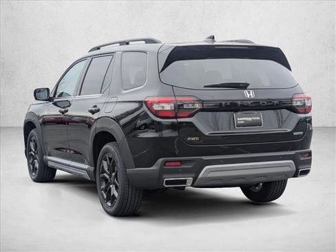 New 2025 Honda Pilot Touring image 9