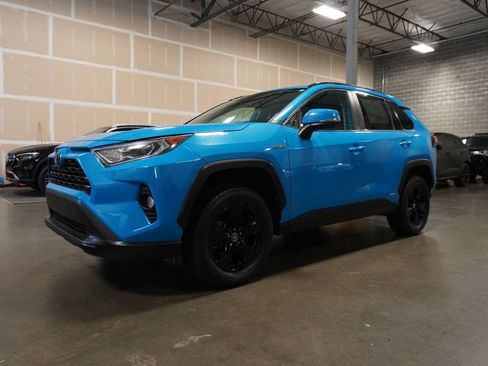 Used 2019 Toyota RAV4 XLE AWD/4WD image 2