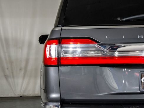 Used 2021 Lincoln Navigator L Reserve w/ Luxury Package image 41