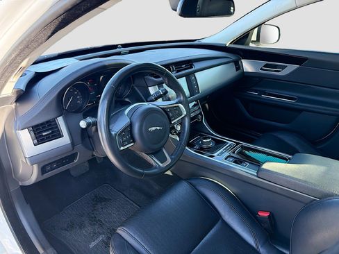 Used 2018 Jaguar XF Prestige image 24