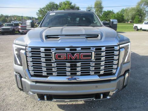 New 2026 GMC Sierra 3500 Denali w/ Denali Reserve Package AWD/4WD image 11