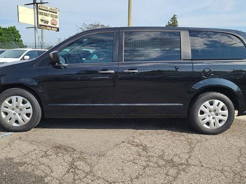 Used 2019 Dodge Grand Caravan SE w/ UConnect Hands-Free Group FWD image 5