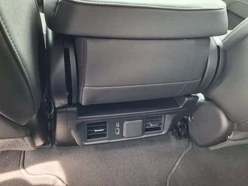 Used 2025 GMC Sierra 1500 SLT image 8