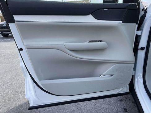 New 2025 Volvo EX90 Ultra w/ Protection Package Premier image 5