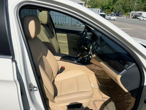 Used 2011 BMW 550i xDrive Sedan AWD/4WD image 18