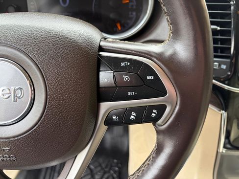 Used 2020 Jeep Grand Cherokee Overland AWD/4WD image 18