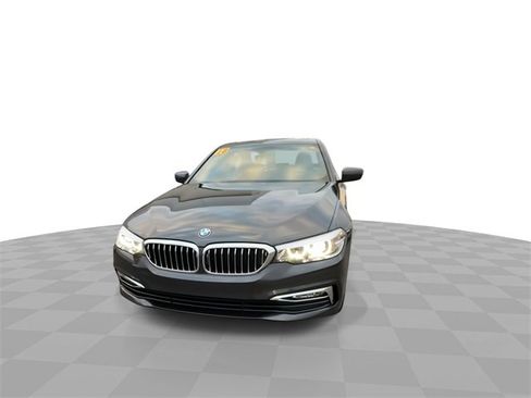 Used 2018 BMW 540i xDrive image 3
