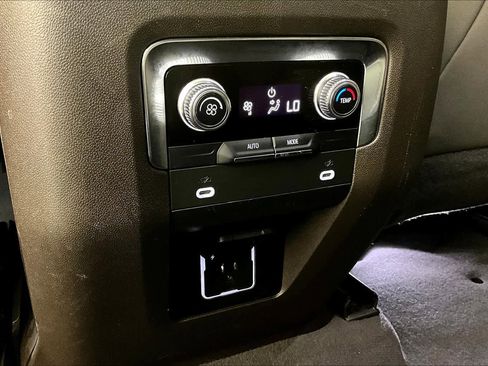 Used 2023 GMC Yukon XL SLT image 23