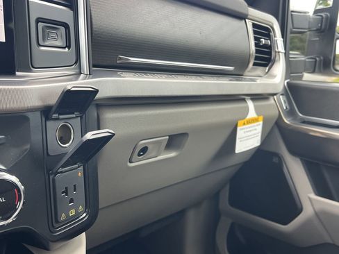 New 2026 Ford F250 Platinum AWD/4WD image 9