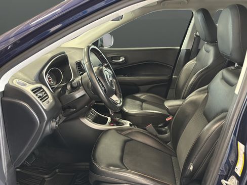 Used 2018 Jeep Compass Latitude w/ Popular Equipment Group FWD image 9