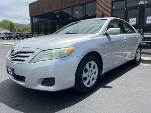 Used 2010 Toyota Camry LE FWD image 8