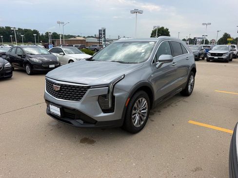 Used 2024 Cadillac XT4 Premium Luxury AWD/4WD image 7