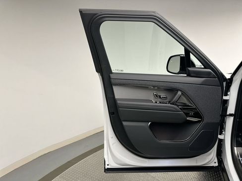 New 2026 Land Rover Range Rover Sport SE AWD/4WD image 17