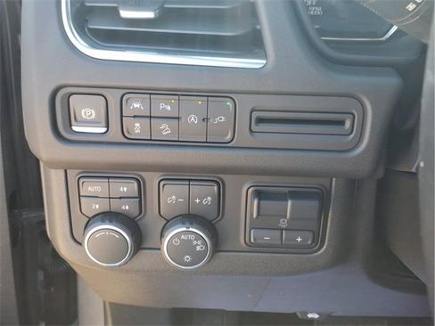 Used 2021 Chevrolet Tahoe Z71 w/ Z71 Signature Package image 14