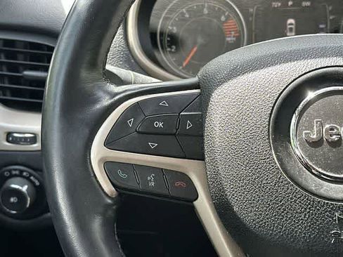 Used 2016 Jeep Cherokee Latitude w/ Cold Weather Group AWD/4WD image 8