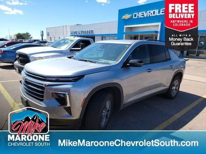 Used 2025 Chevrolet Traverse LT