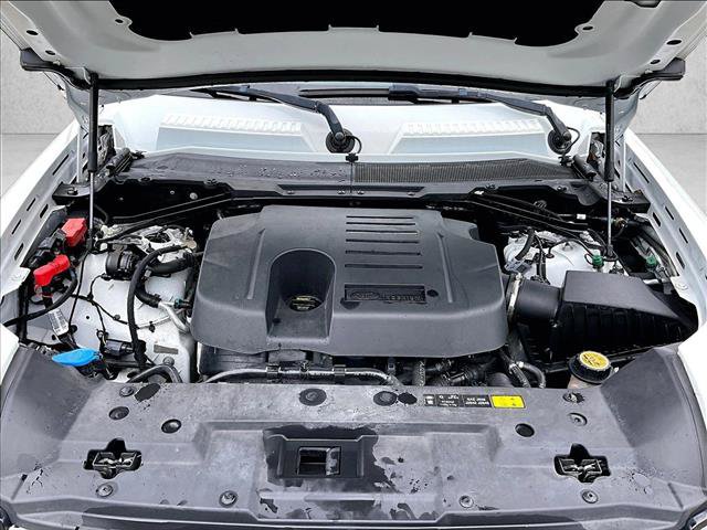 Used 2024 Land Rover Defender 130 X-Dynamic SE AWD/4WD image 11