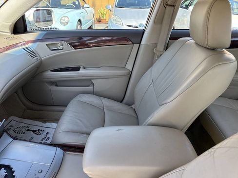 Used 2010 Toyota Avalon XLS image 15