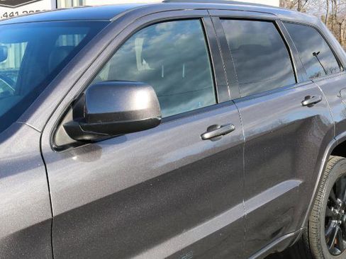 Used 2018 Jeep Grand Cherokee Altitude image 5