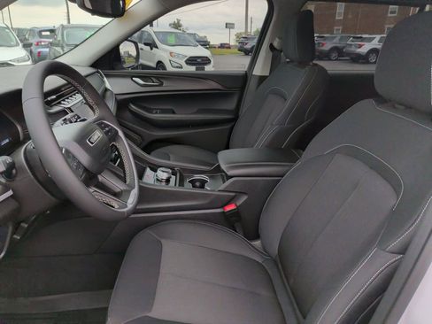 Used 2024 Jeep Grand Cherokee L Laredo AWD/4WD image 4